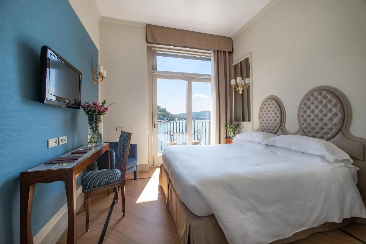 Hotel Villa Flori Como 4*,